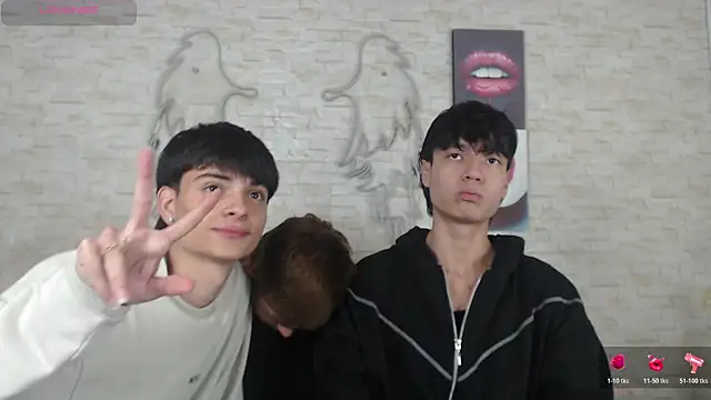 axel milo kairo and noa online show from November 19, 2025, 3:28 am