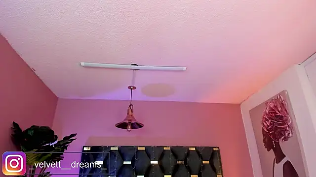 Velvet Dreamss online show from June 3, 2026, 2:33 pm