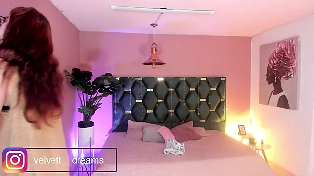 Velvet Dreamss online show from June 15, 2026, 12:05 pm