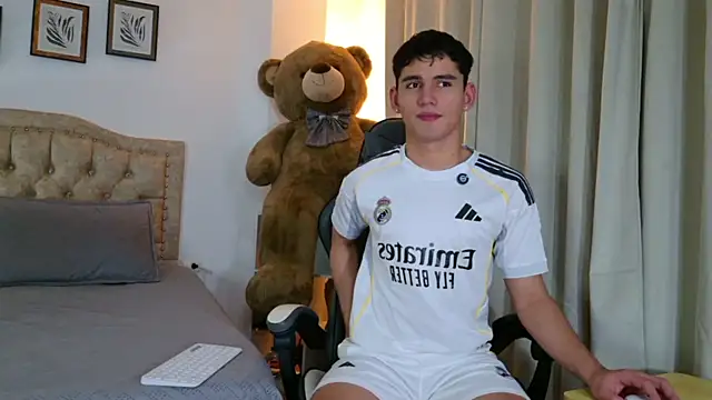 estebanperez 26 online show from August 1, 2026, 11:30 am