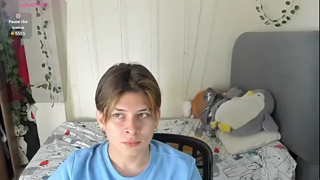 Felix kitty online show from December 3, 2025, 7:13 pm