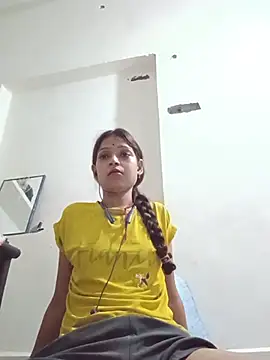 Mohnicute online show from June 9, 2026, 8:32 pm