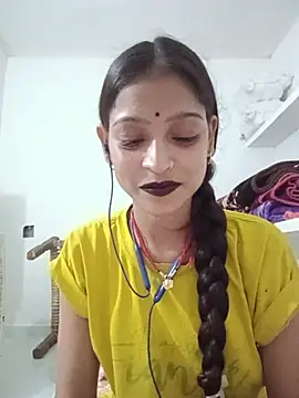 Mohnicute online show from July 5, 2026, 6:37 pm