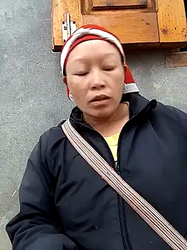 girl-hot2x online show from November 11, 2025, 4:51 am