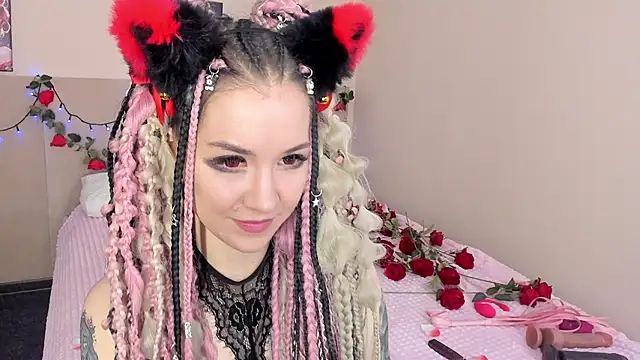 Lina Moony online show from November 26, 2025, 2:00 am