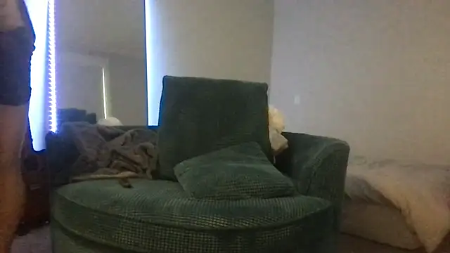 sculpteddesire online show from November 27, 2025, 9:15 pm