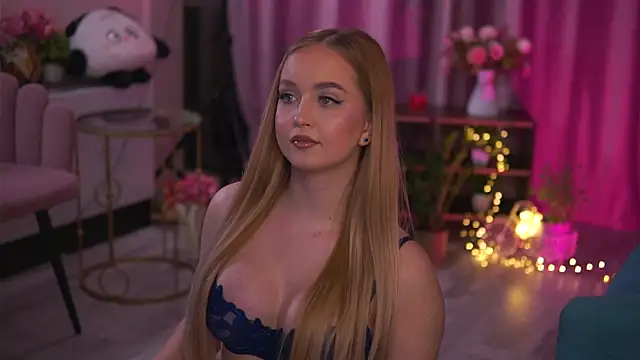 ElyssawetXX online show from November 18, 2025, 7:28 pm