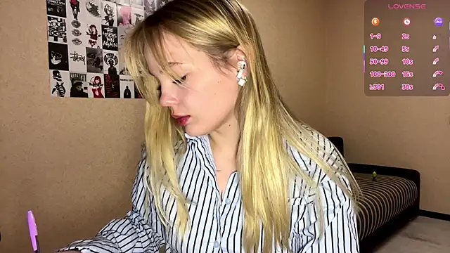 JestineParslow online show from December 19, 2025, 8:22 pm