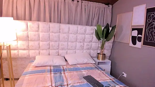 Snapshot of Atenea_Velle chatting on March 4, 2026, 2:03 pm Atenea Velle online show from March 4, 2026, 2:03 pm