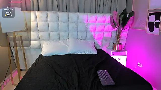 Snapshot of Atenea_Velle chatting on March 28, 2026, 5:25 pm Atenea Velle online show from March 28, 2026, 5:25 pm