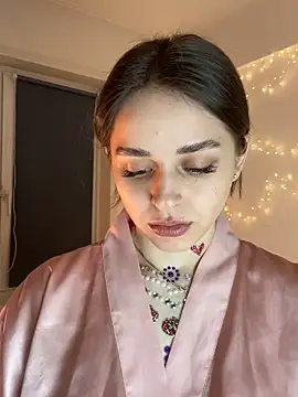 yoyogirlx online show from February 15, 2026, 2:16 pm