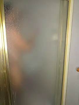 Snapshot of piggylatino chatting on February 27, 2026, 12:22 am piggylatino online show from February 27, 2026, 12:22 am