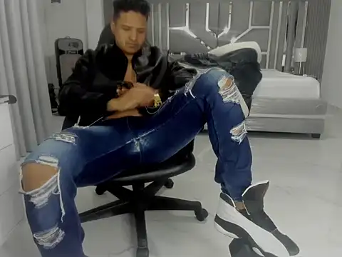 master leather online show from August 6, 2026, 12:05 am