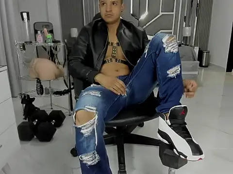 master leather online show from July 11, 2026, 2:06 pm