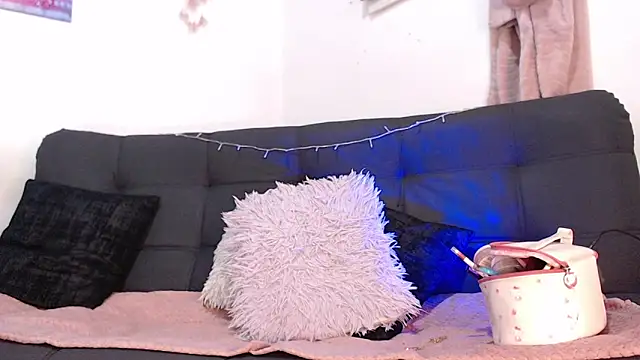 valery carter01 online show from December 15, 2025, 7:20 pm