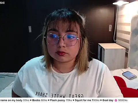 YiniBelle online show from March 12, 2026, 3:45 am