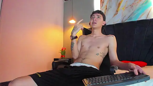 Xanderr owen2 online show from February 3, 2026, 8:03 pm