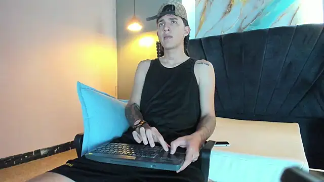 Xanderr owen2 online show from January 17, 2026, 7:50 pm