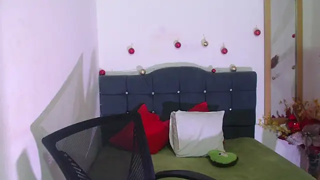 Bia LuxBia Lux online show from December 16, 2025, 8:02 pm