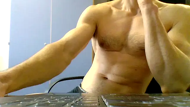 NaughtyWolf322 online show from May 7, 2026, 4:10 pm