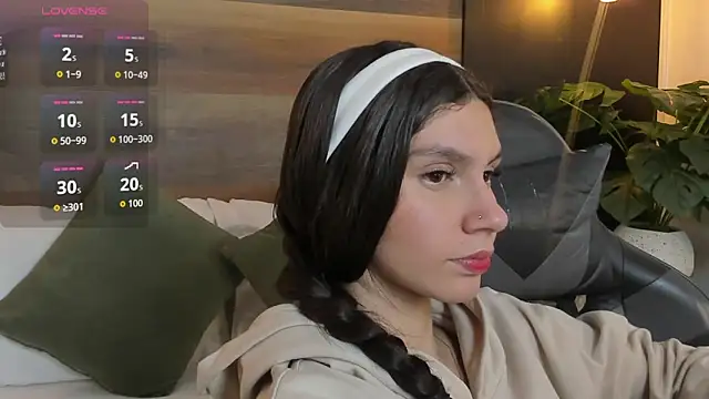 cloee20  online show from February 3, 2026, 2:32 am