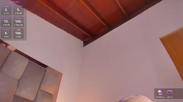 Ana Torres  online show from November 19, 2025, 8:20 pm