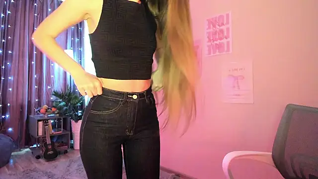 Snapshot of Aurora_Glow21 chatting on March 18, 2026, 12:19 pm Aurora Glow21 online show from March 18, 2026, 12:19 pm