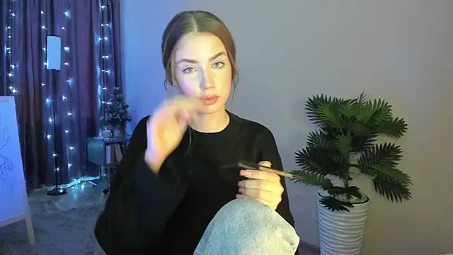 Snapshot of Aurora_Glow21 chatting on February 13, 2026, 12:16 pm Aurora Glow21 online show from February 13, 2026, 12:16 pm