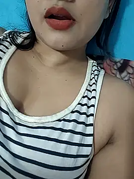 Cute Ayushii online show from June 24, 2026, 1:04 am