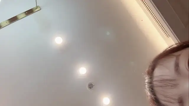 Snapshot of Butterbear chatting on December 14, 2025, 11:49 am Butterbear online show from December 14, 2025, 11:49 am