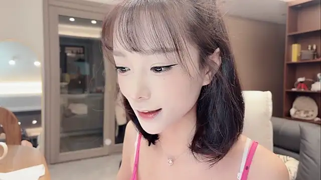 Snapshot of Butterbear chatting on December 5, 2025, 12:26 pm Butterbear online show from December 5, 2025, 12:26 pm