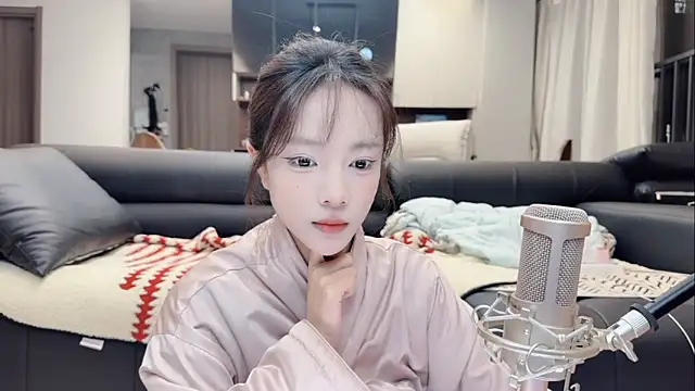 Snapshot of Butterbear chatting on February 28, 2026, 12:16 pm Butterbear online show from February 28, 2026, 12:16 pm