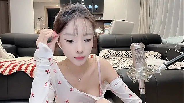 Snapshot of Butterbear chatting on January 14, 2026, 1:04 pm Butterbear online show from January 14, 2026, 1:04 pm