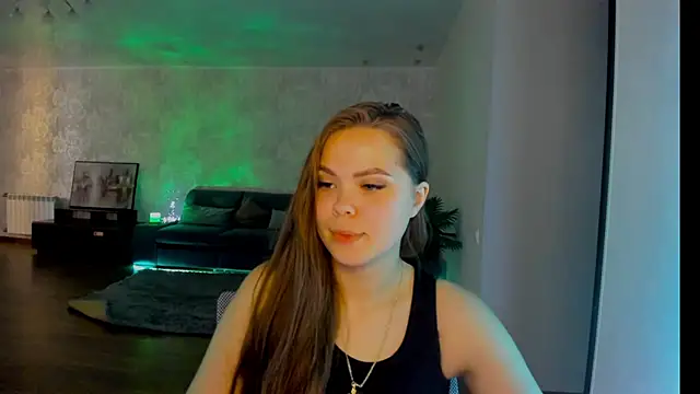 Snapshot of Kira_love_81 chatting on June 20, 2026, 4:17 am Kira love 81 online show from June 20, 2026, 4:17 am