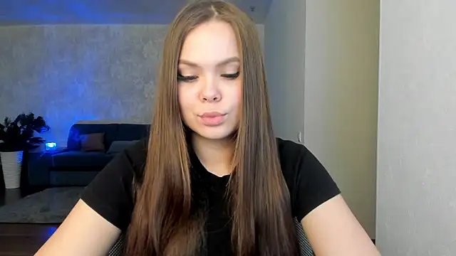 Snapshot of Kira_love_81 chatting on May 10, 2026, 4:16 am Kira love 81 online show from May 10, 2026, 4:16 am