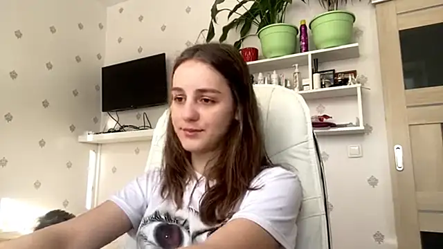 SweetieKatie online show from February 10, 2026, 11:31 am