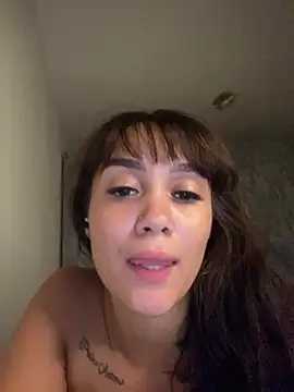 carolsapequinha online show from April 23, 2026, 12:50 am