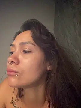 Snapshot of carolsapequinha chatting on June 20, 2026, 11:48 am carolsapequinha online show from June 20, 2026, 11:48 am