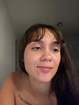 carolsapequinha online show from May 5, 2026, 4:26 am