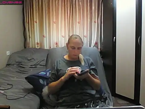 JenniDeep online show from July 6, 2026, 8:43 am
