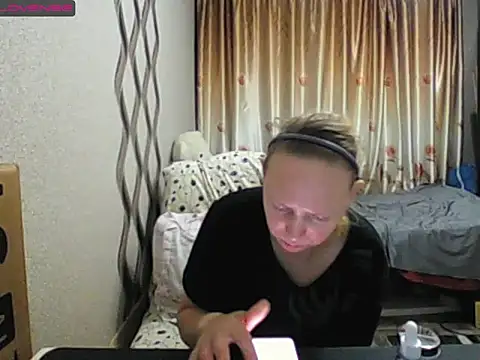 JenniDeep online show from December 1, 2025, 8:21 pm