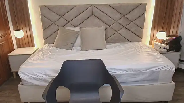 Laracooper  online show from February 28, 2026, 7:24 pm