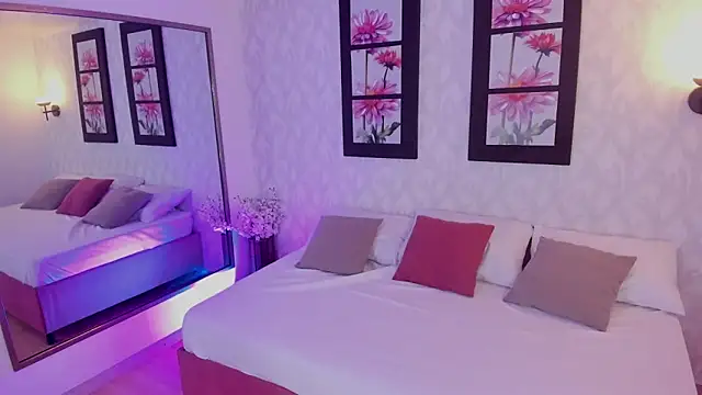 Martina 077 online show from December 4, 2025, 12:15 pm