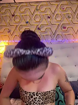 Snapshot of MelanyyJhonson15 chatting on February 5, 2026, 1:56 am MelanyyJhonson15 online show from February 5, 2026, 1:56 am