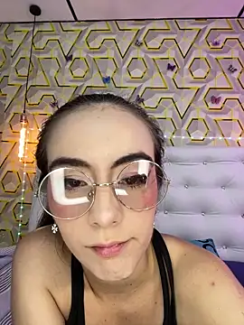 MelanyyJhonson15 online show from April 22, 2026, 2:07 am