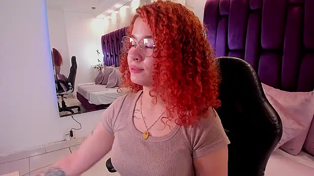 avrilwaynee online show from December 5, 2025, 11:42 am