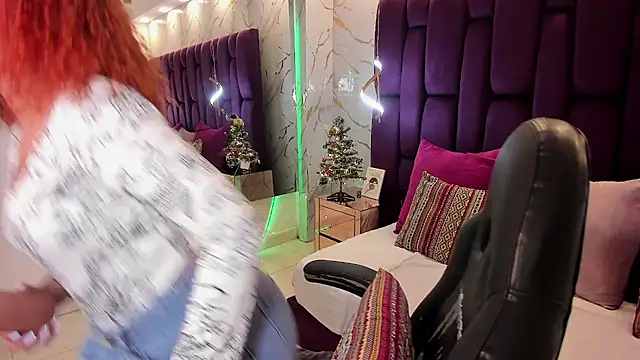 avrilwaynee online show from November 26, 2025, 11:43 am