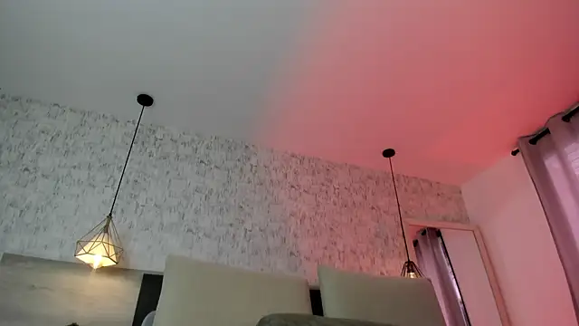 Sasha Wolff online show from August 5, 2026, 2:33 pm