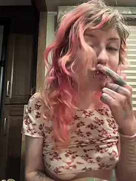 needlefaceUwU online show from November 16, 2025, 9:25 am