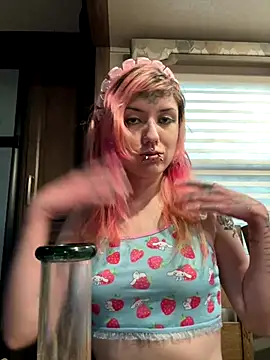 needlefaceUwU online show from November 13, 2025, 11:19 pm